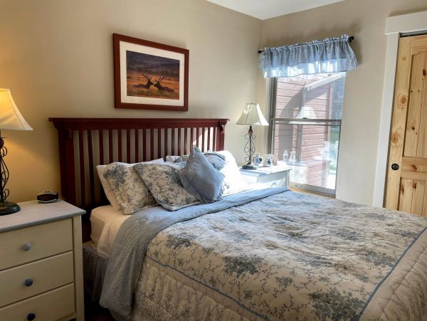 Steamboat Spring Five Min Walk to Gondola Three Bedrooms & Loft
