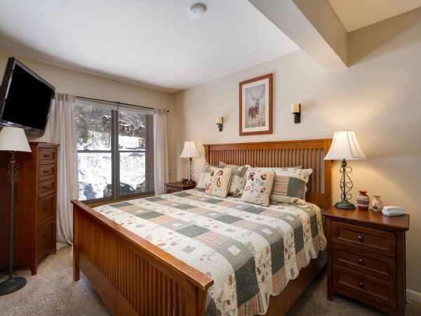 Steamboat Spring Five Min Walk to Gondola Three Bedrooms & Loft
