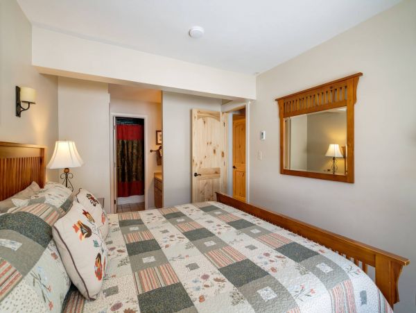 Steamboat Spring Five Min Walk to Gondola Three Bedrooms & Loft