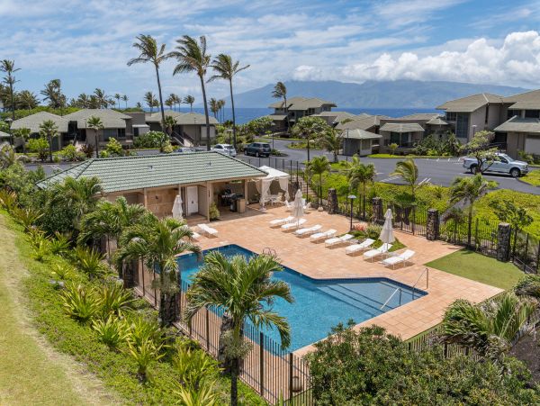 Luxury Kapalua Vacation Condo Sleeps Six Guests
