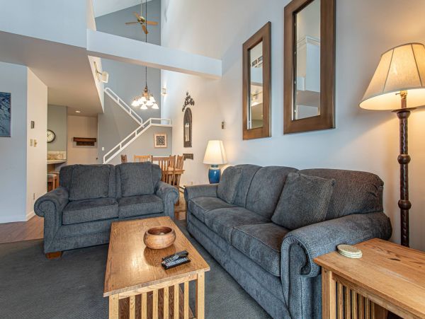 Five Min Walk to Ski Gondola Steam Boat Three Bedroom