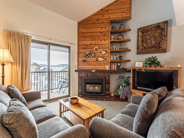 Five Min Walk to Ski Gondola Steam Boat Three Bedroom