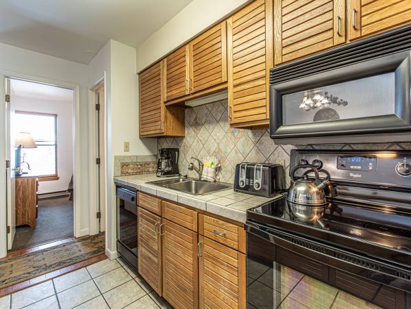 Five Min Walk to Ski Gondola Steam Boat Three Bedroom