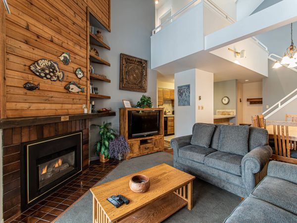 Five Min Walk to Ski Gondola Steam Boat Three Bedroom