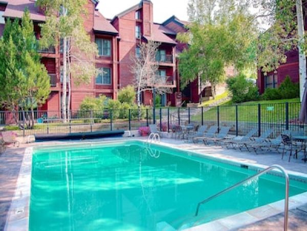 Five Min Walk to Ski Gondola Steam Boat Three Bedroom