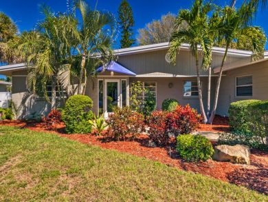 Siesta Key Vacation Home 3 Bedroom/2 Bath Sleeps 8 Guests