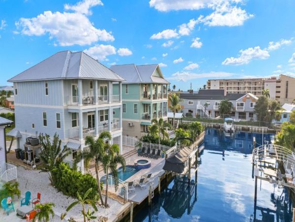 Fort Myers Luxurious Canal-Front Home with Pool & Spa - Perfect for Families