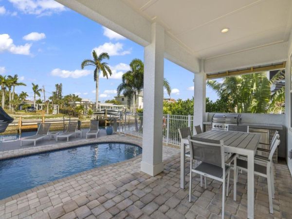 Fort Myers Luxurious Canal-Front Home with Pool & Spa - Perfect for Families