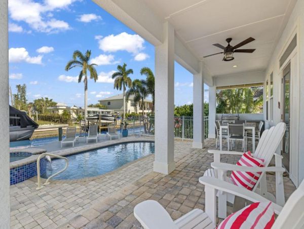 Fort Myers Luxurious Canal-Front Home with Pool & Spa - Perfect for Families