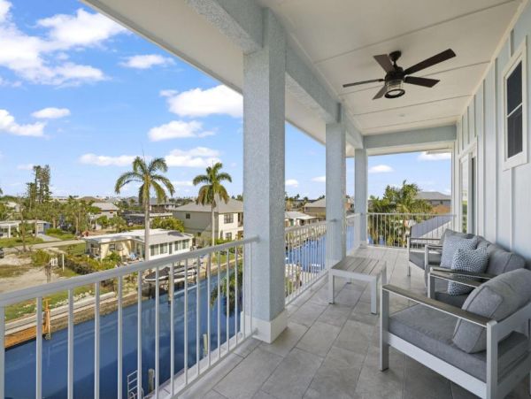 Fort Myers Luxurious Canal-Front Home with Pool & Spa - Perfect for Families