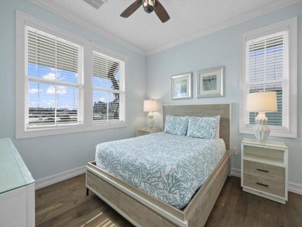 Fort Myers Luxurious Canal-Front Home with Pool & Spa - Perfect for Families