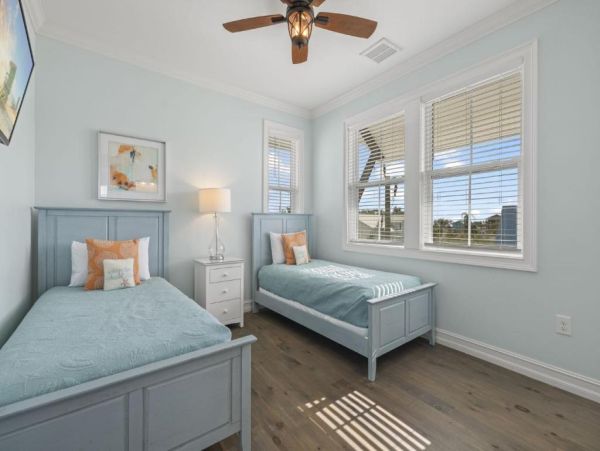 Fort Myers Luxurious Canal-Front Home with Pool & Spa - Perfect for Families