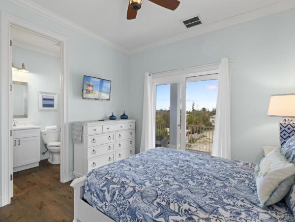 Fort Myers Luxurious Canal-Front Home with Pool & Spa - Perfect for Families