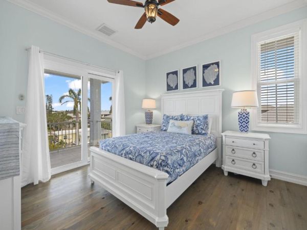 Fort Myers Luxurious Canal-Front Home with Pool & Spa - Perfect for Families