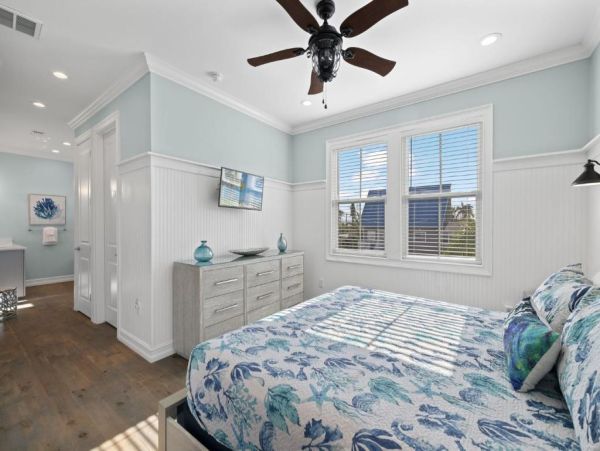 Fort Myers Luxurious Canal-Front Home with Pool & Spa - Perfect for Families