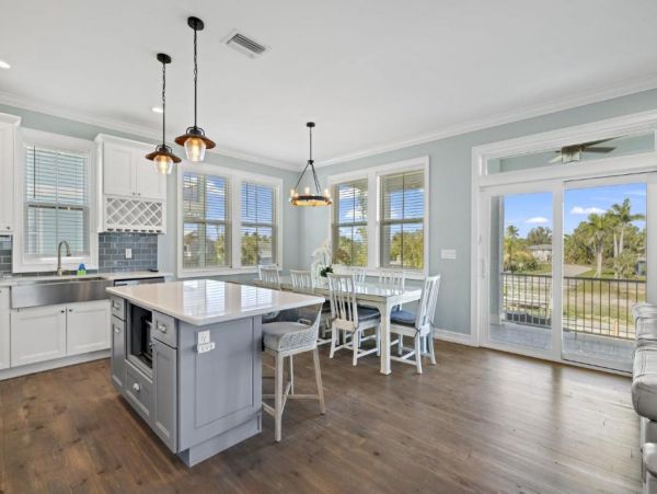 Fort Myers Luxurious Canal-Front Home with Pool & Spa - Perfect for Families