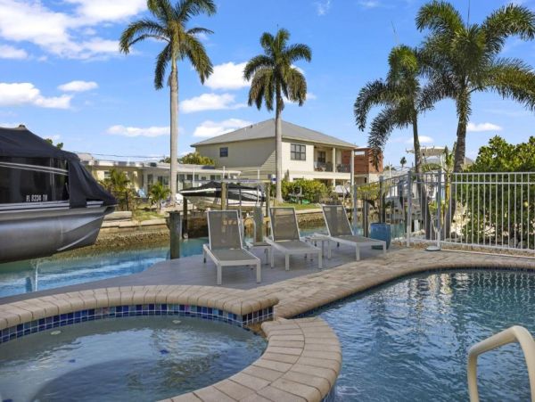 Fort Myers Luxurious Canal-Front Home with Pool & Spa - Perfect for Families