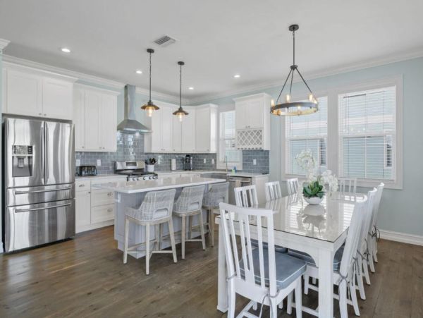 Fort Myers Luxurious Canal-Front Home with Pool & Spa - Perfect for Families