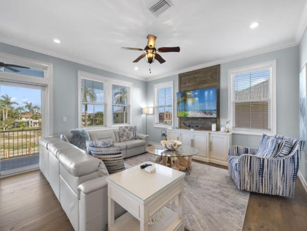 Fort Myers Luxurious Canal-Front Home with Pool & Spa - Perfect for Families