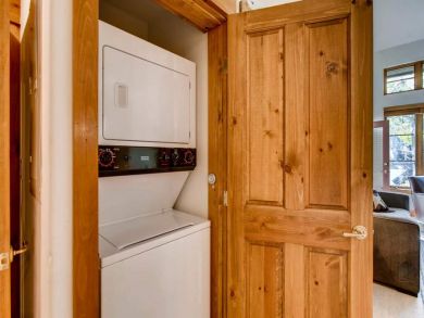 Arrowhead Condo 927677 Arrowhead Condo 927677