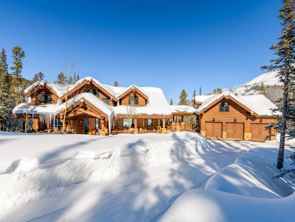 Luxury Breckenridge 6 Bedroom Home with Games Room Sleeps 12