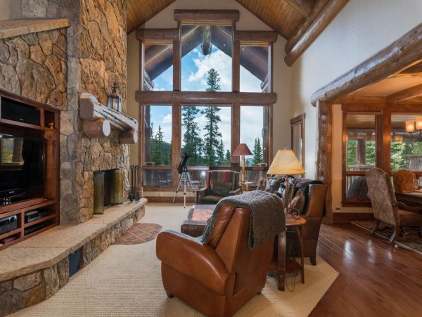 Luxury Breckenridge 6 Bedroom Home with Games Room Sleeps 12