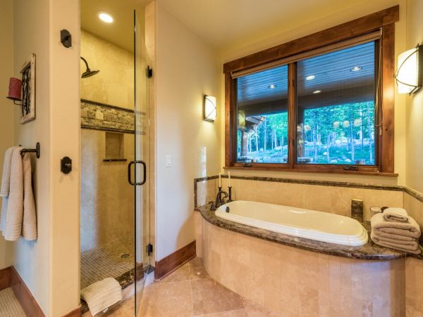 Luxury Breckenridge 6 Bedroom Home with Games Room Sleeps 12