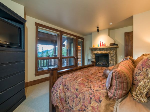 Luxury Breckenridge 6 Bedroom Home with Games Room Sleeps 12