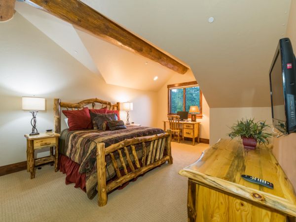 Luxury Breckenridge 6 Bedroom Home with Games Room Sleeps 12