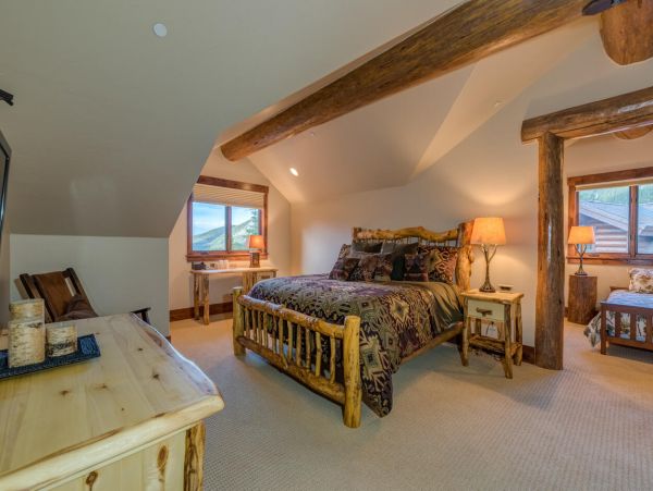 Luxury Breckenridge 6 Bedroom Home with Games Room Sleeps 12