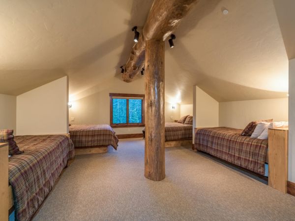 Luxury Breckenridge 6 Bedroom Home with Games Room Sleeps 12