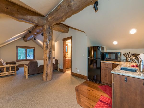 Luxury Breckenridge 6 Bedroom Home with Games Room Sleeps 12