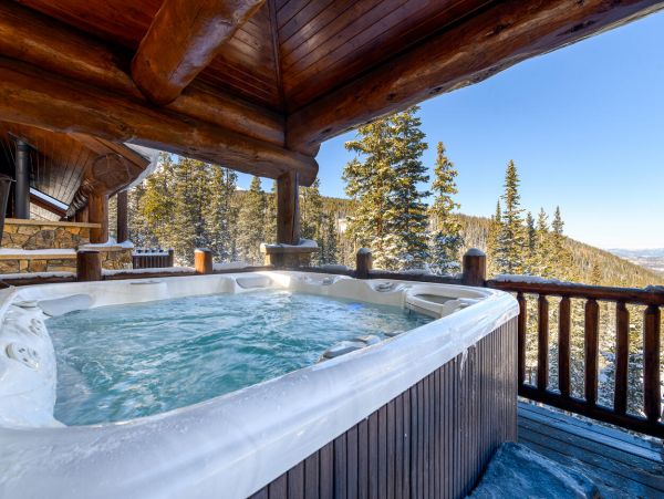 Luxury Breckenridge 6 Bedroom Home with Games Room Sleeps 12
