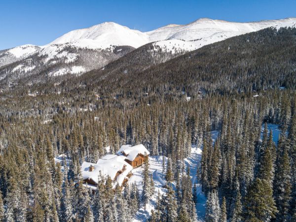Luxury Breckenridge 6 Bedroom Home with Games Room Sleeps 12