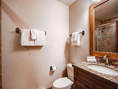 Luxury Vail Condominium Sleeps 4 Guests Walk to Ski Lifts