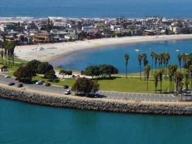 Oceanfront Three Bedroom Plus Den Penthouse in San Diego