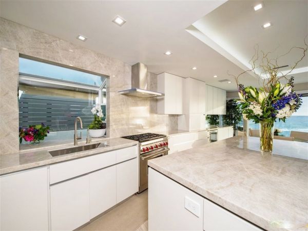 Three Bedroom Oceanfront Luxury Rental Home in La Jolla