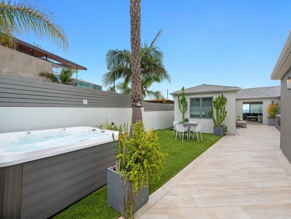 Three Bedroom Oceanfront Luxury Rental Home in La Jolla