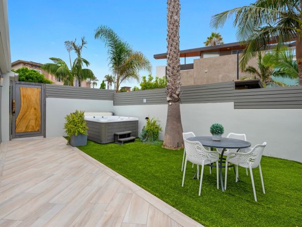 Three Bedroom Oceanfront Luxury Rental Home in La Jolla