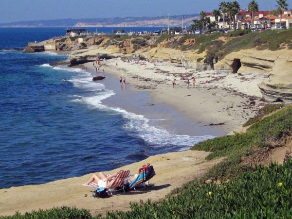 Three Bedroom Oceanfront Luxury Rental Home in La Jolla
