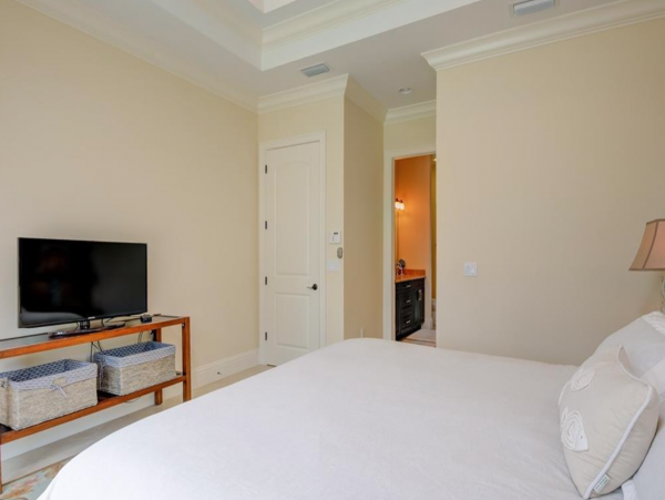 Ritzy Naples Vacation Home  Close to Vanderbilt Beach