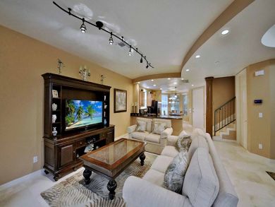 Naples Three Bedroom Walk to Beach Vacation Home