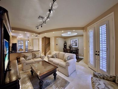 Naples Three Bedroom Walk to Beach Vacation Home