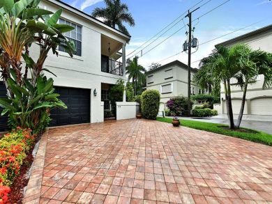 Naples Three Bedroom Walk to Beach Vacation Home