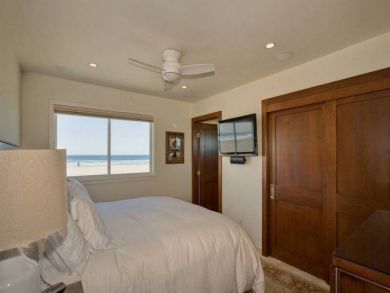 Mission Beach Four Bedroom Oceanfront Vacation Home Sleeps 8