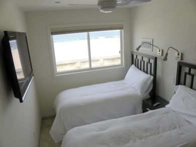 Mission Beach Four Bedroom Oceanfront Vacation Home Sleeps 8