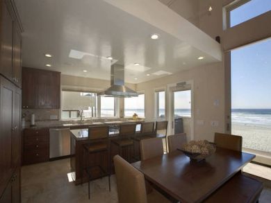 Mission Beach Four Bedroom Oceanfront Vacation Home Sleeps 8