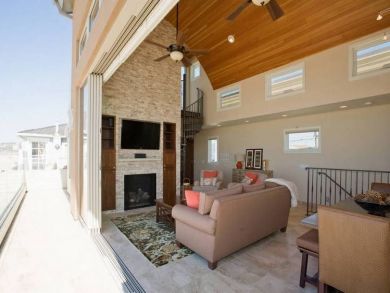 Mission Beach Four Bedroom Oceanfront Vacation Home Sleeps 8