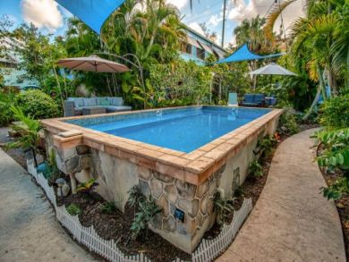 St. Croix One Bedroom Condo Rental Walk to Beach Sleeps 4