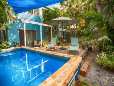 St. Croix One Bedroom Condo Rental Walk to Beach Sleeps 4